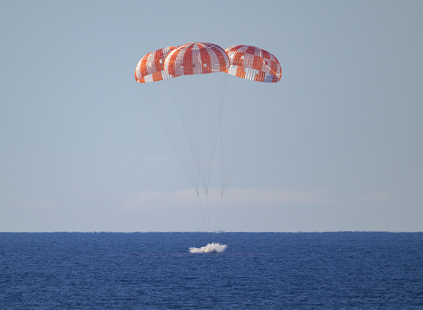 Integrity splashdown in Pacific Ocean with Artemis II crewmembers